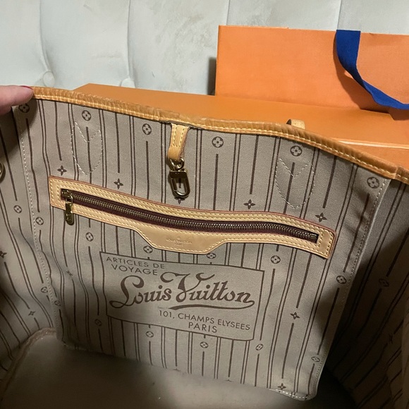 Louis Vuitton Monogram Canvas Neverfull MM - Picture 10 of 16